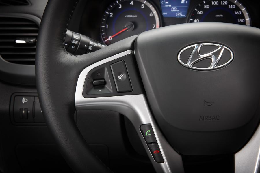  Hyundai Solaris 2011 года  (фото 18 из 45)